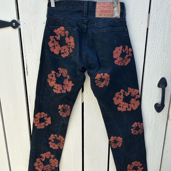 Denim Tears X Levi's 501 Red Clay Cotton Wreath Jeans Size 27 - Picture 3 of 9